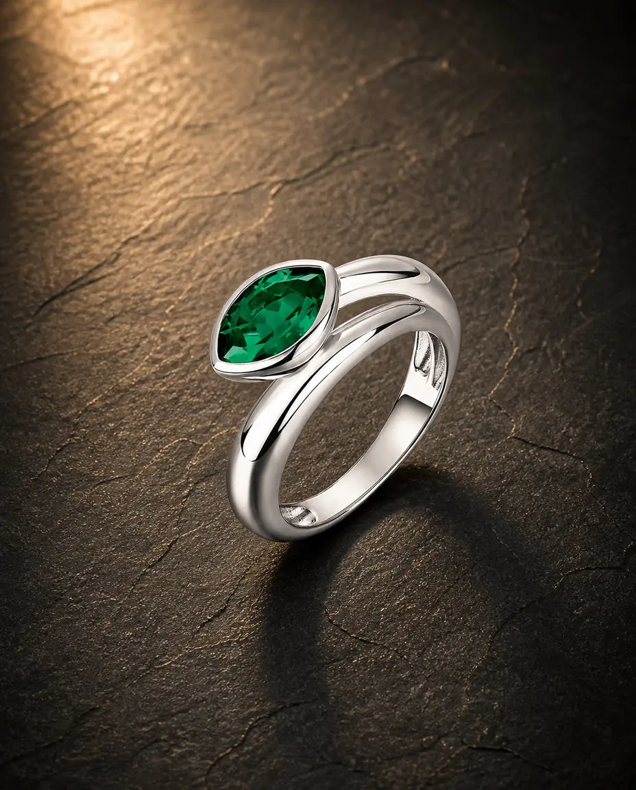 Lab emerald gemstone ring in 925 sterling silver