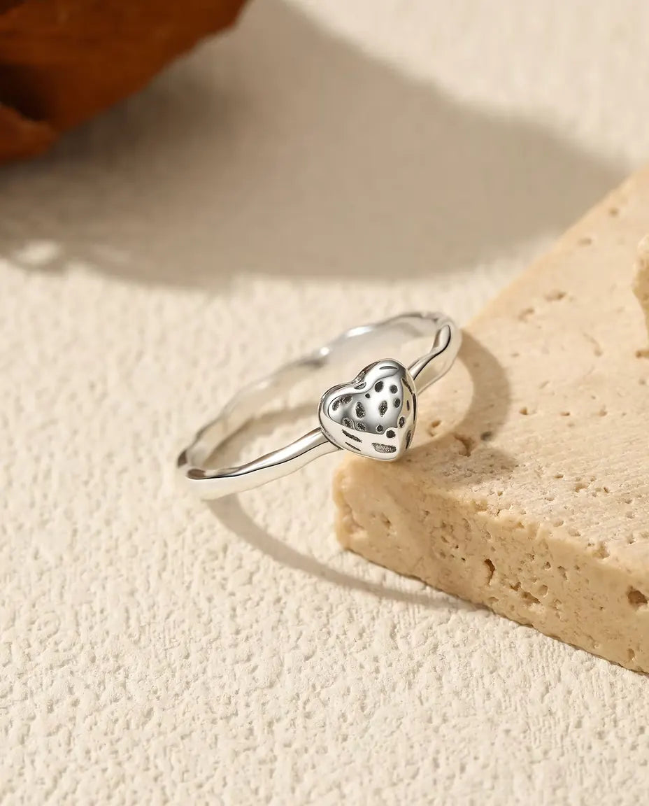 Seed-dot textured heart ring in 925 sterling silver