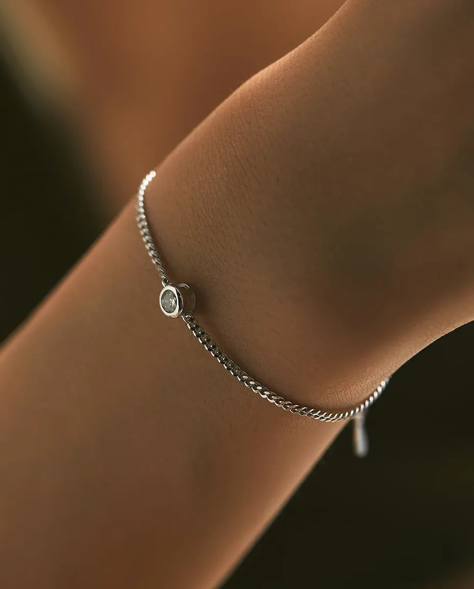 Dainty 0.25ct moissanite bezel chain bracelet in 925 sterling silver