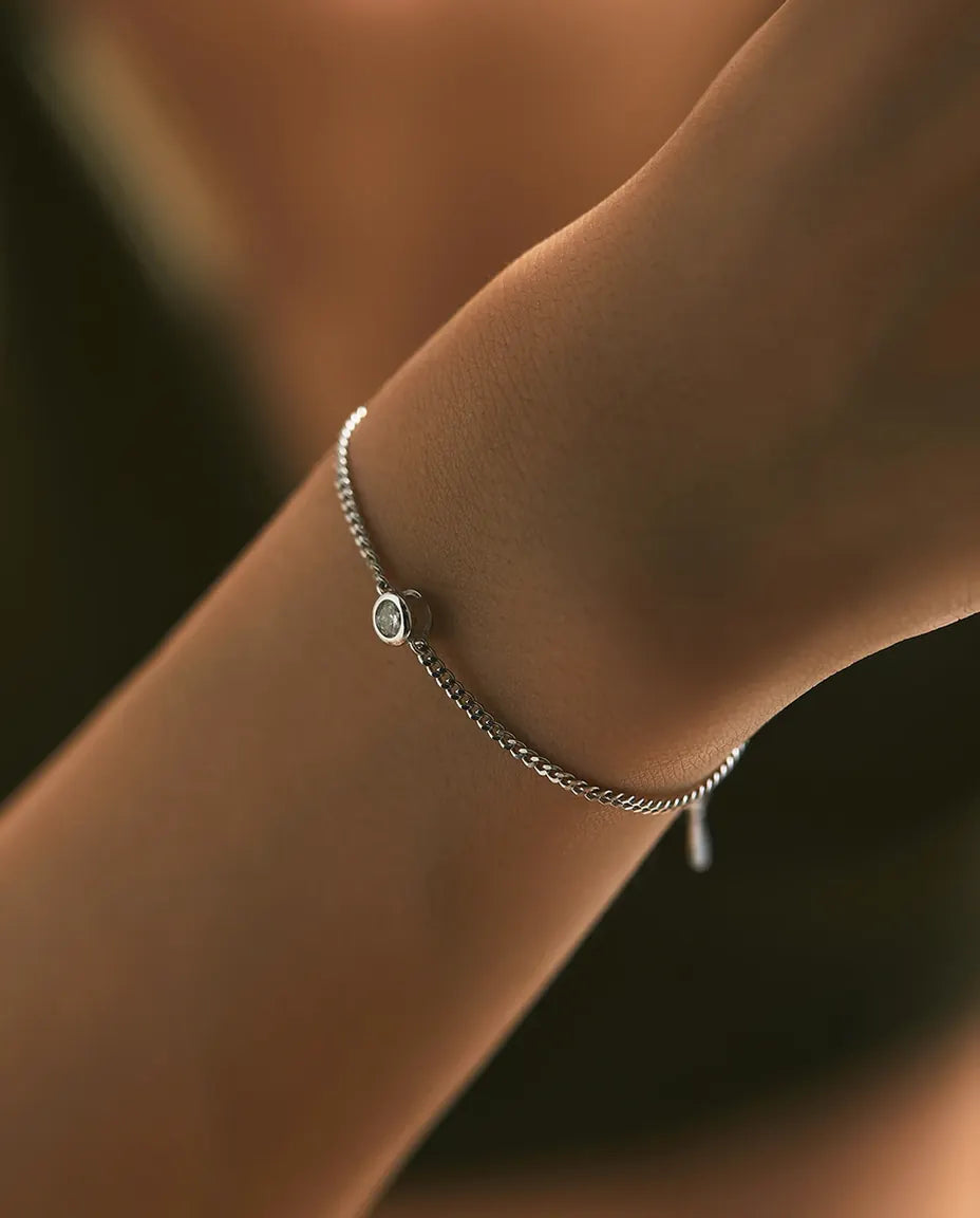 Dainty 0.25ct moissanite bezel chain bracelet in 925 sterling silver