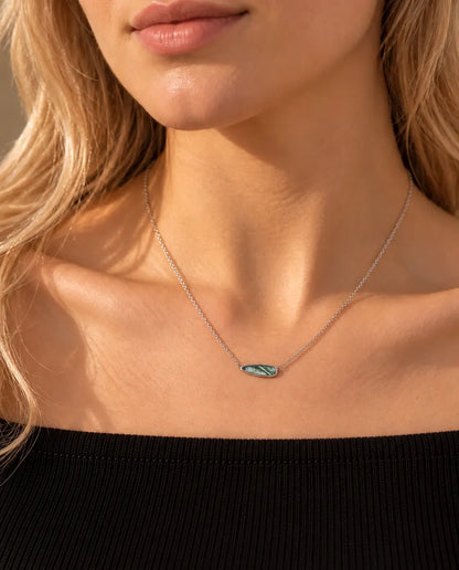Moss Agate Bar Necklace in 925 Sterling Silver - worn on a model, close-up at the collarbone