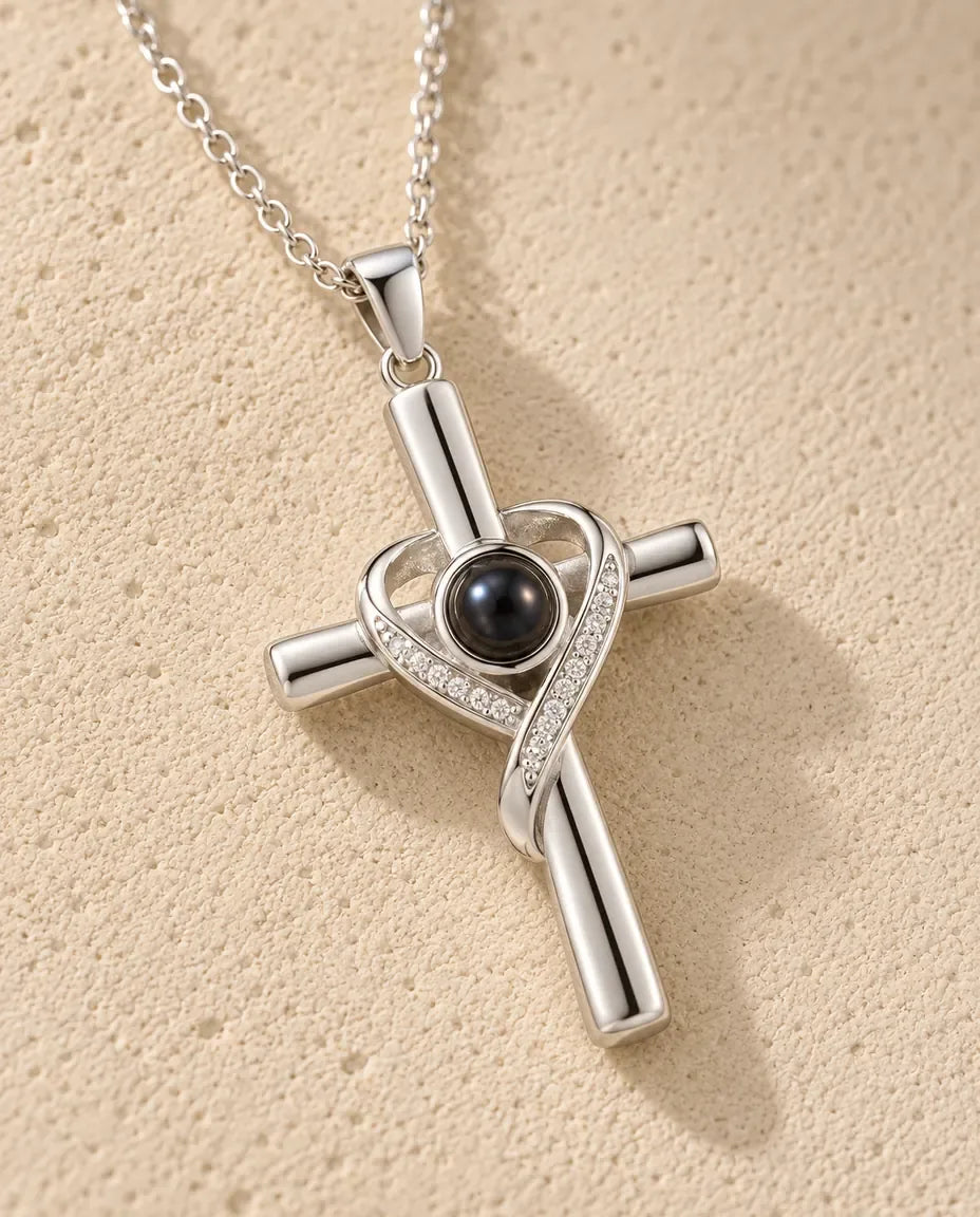 Photo Projection Necklace with Picture Inside - close-up of the projection charm