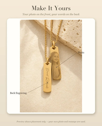 Personalization guide showing the photo on the front and the engraving on the back