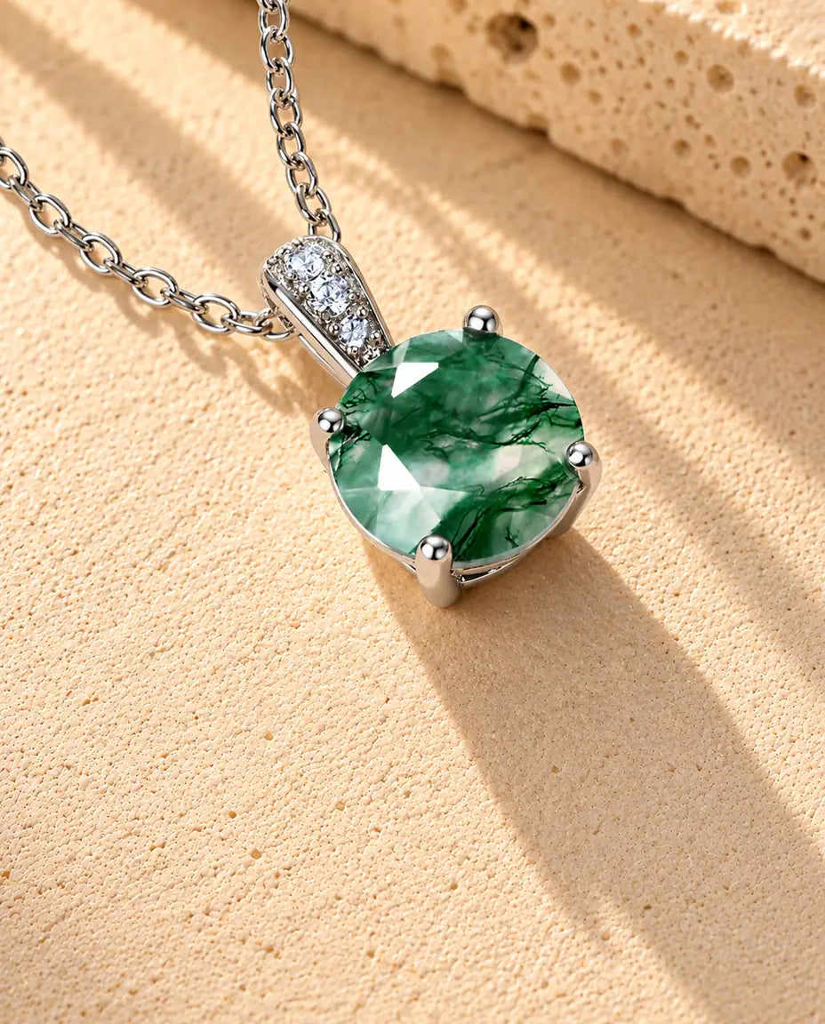 Round Moss Agate Solitaire Necklace in 925 Sterling Silver - close-up of the moss agate and its setting