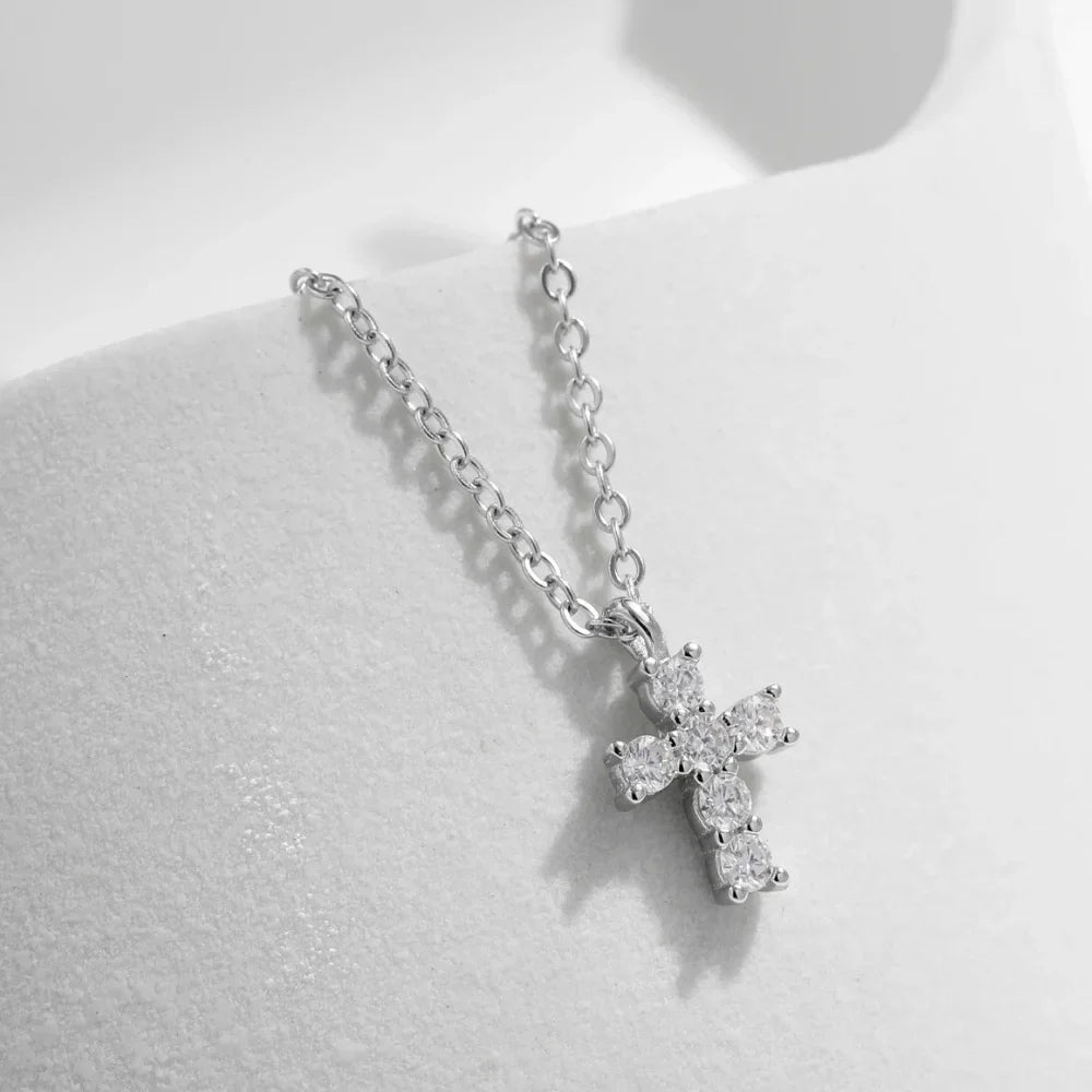 【HYERES LOR】Essence Silver Moissanite The Cross Necklace HYERES LOR】Essence Silver Moissanite The Cross Necklace