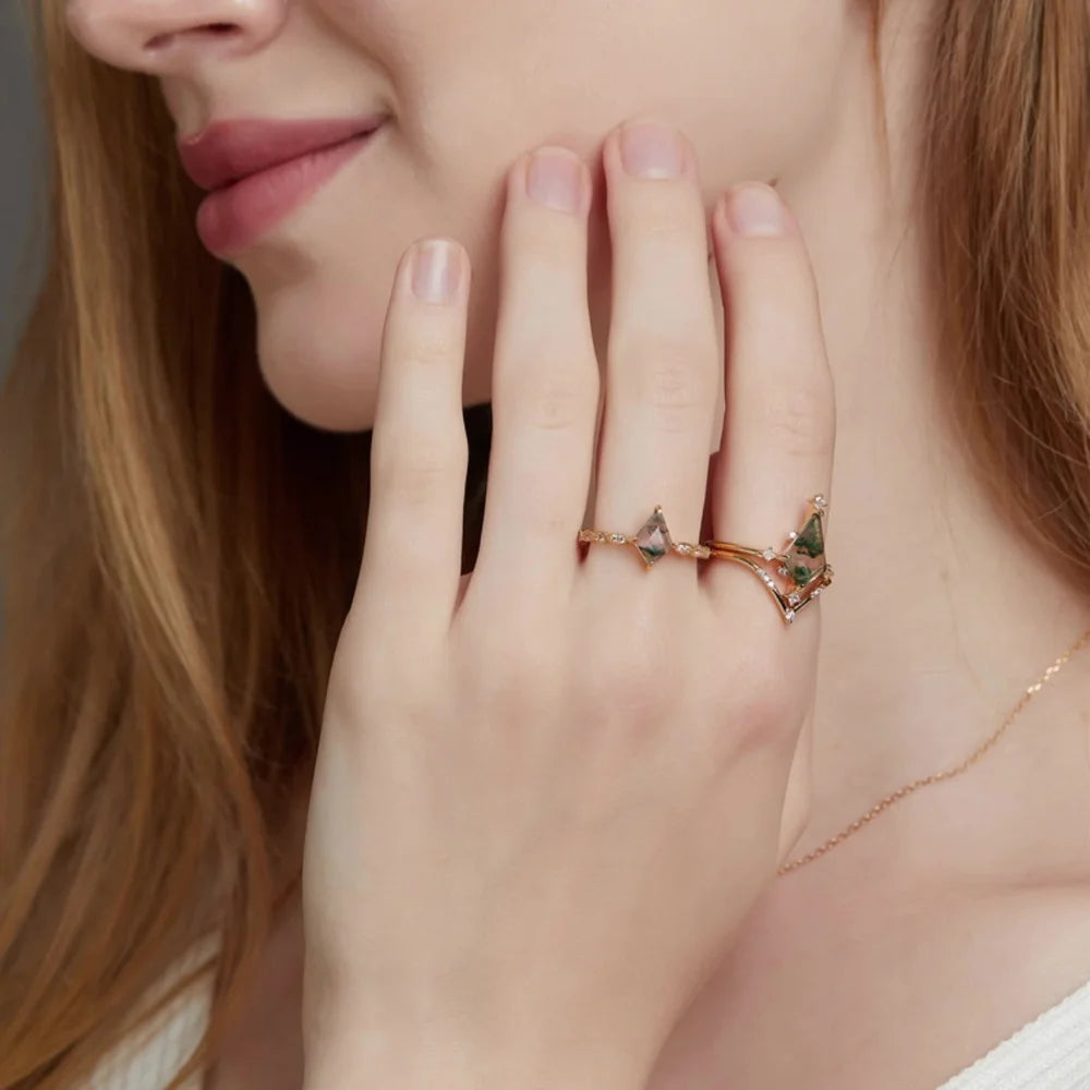Vintage Kite-Shaped Moss Agate Ring Set in 925 Sterling Silver