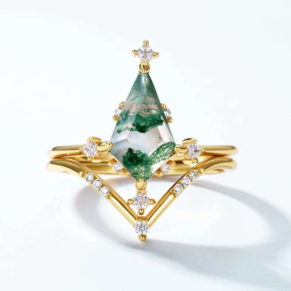 Vintage Kite-Shaped Moss Agate Ring Set in 925 Sterling Silver
